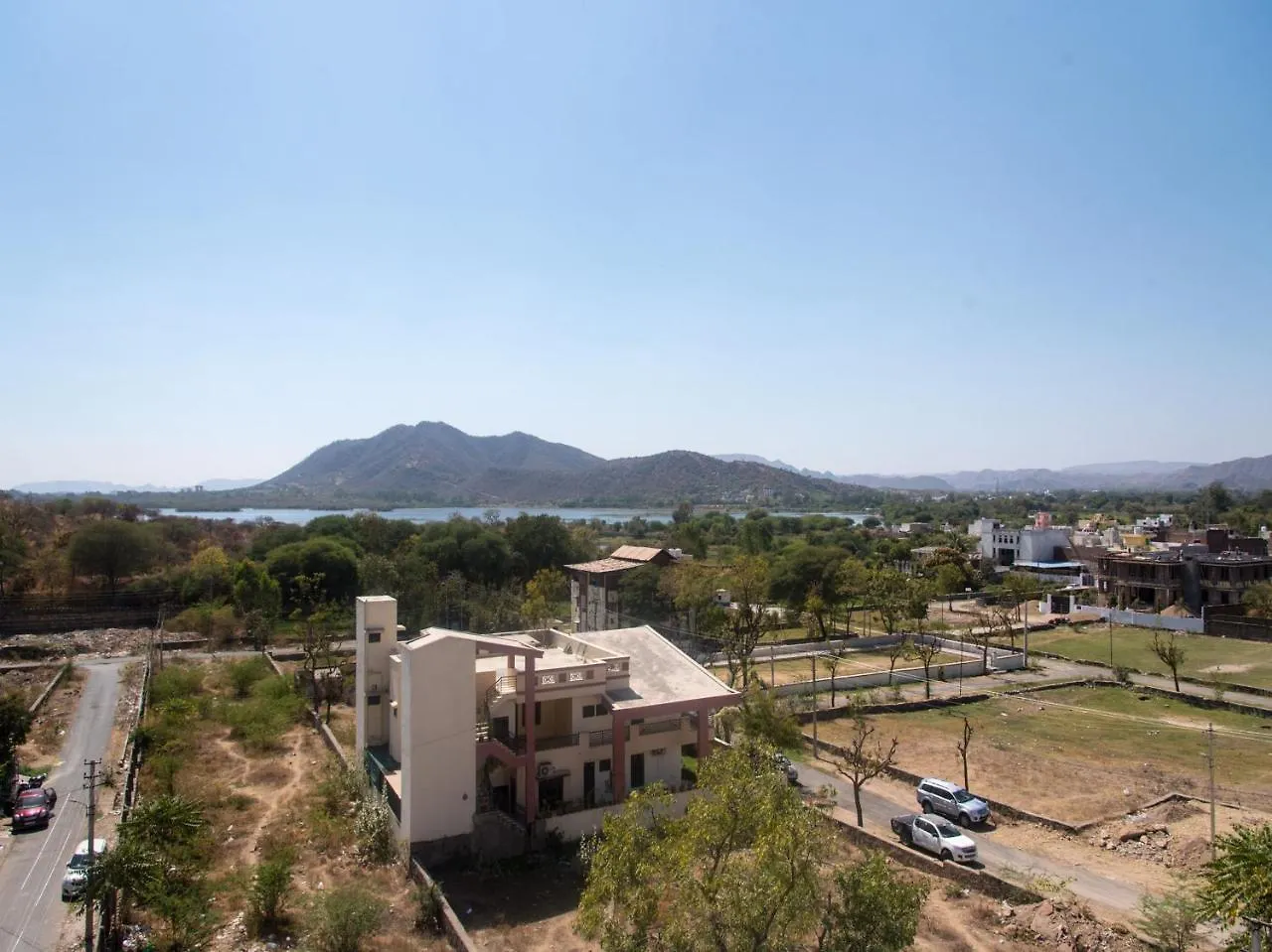 Oyo 12250 Home Kesar Vilas Near Trident Udaivilas أُودايبور 0*,  الهند